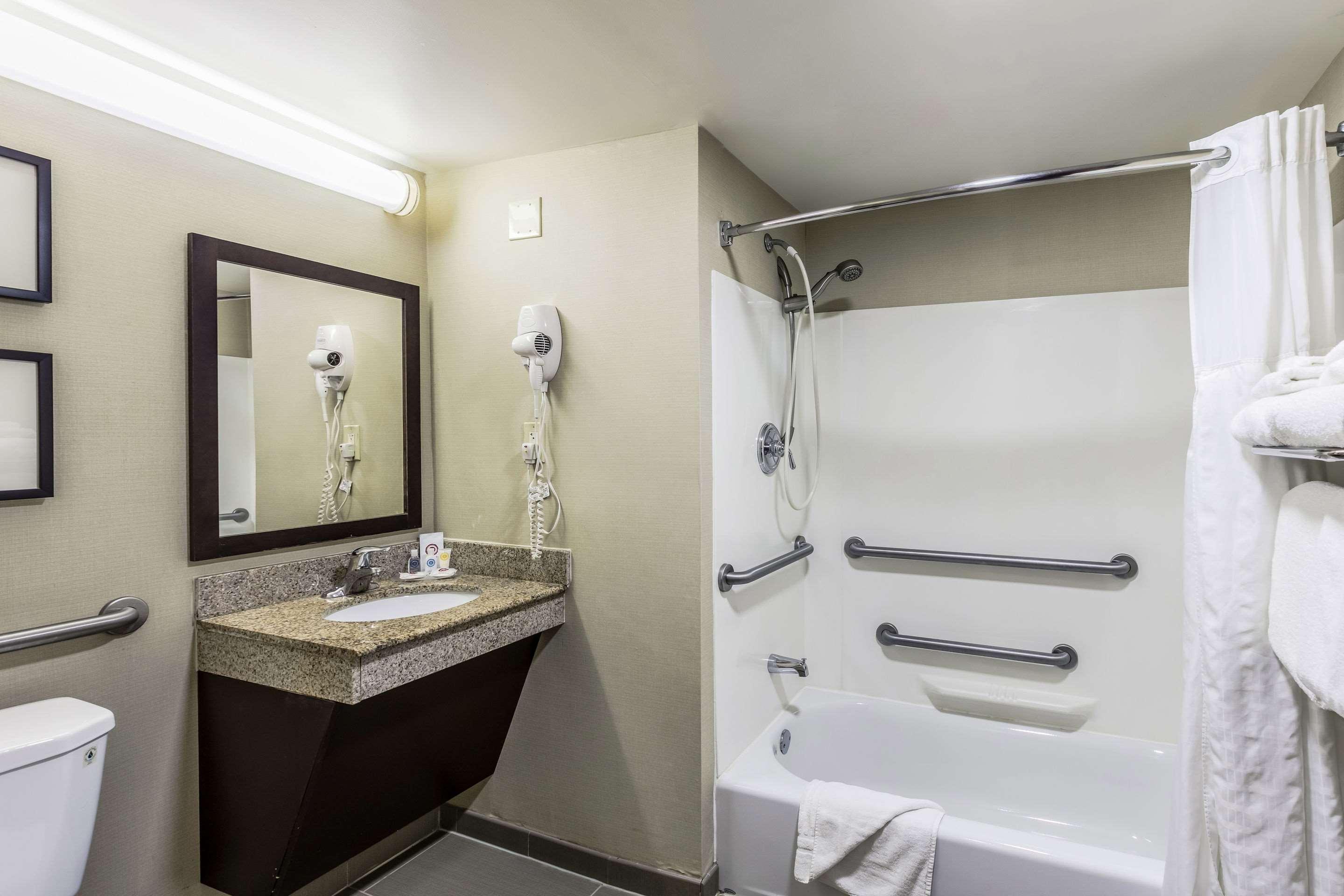 Comfort Inn Medford-Long Island Zewnętrze zdjęcie