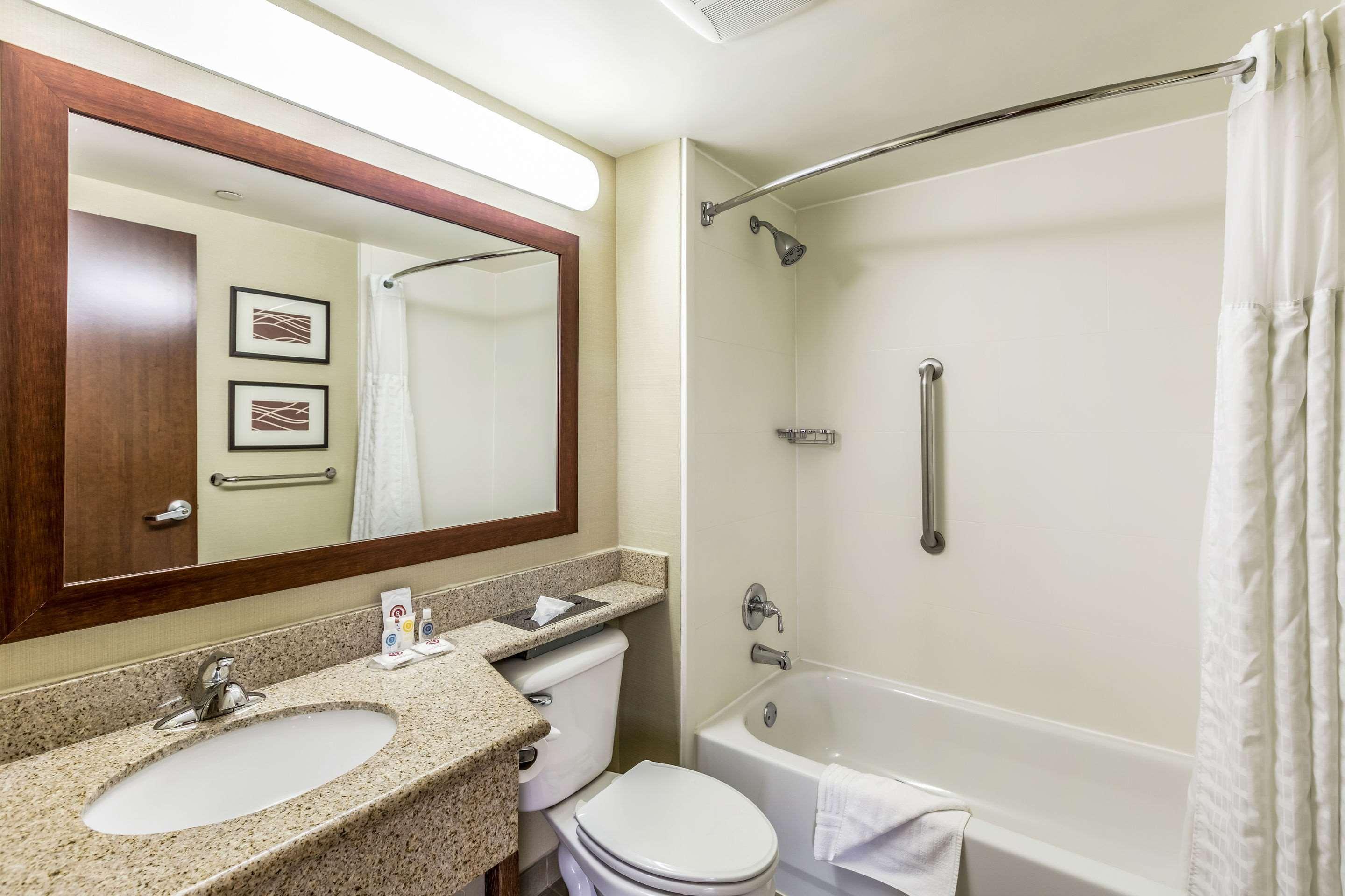 Comfort Inn Medford-Long Island Zewnętrze zdjęcie
