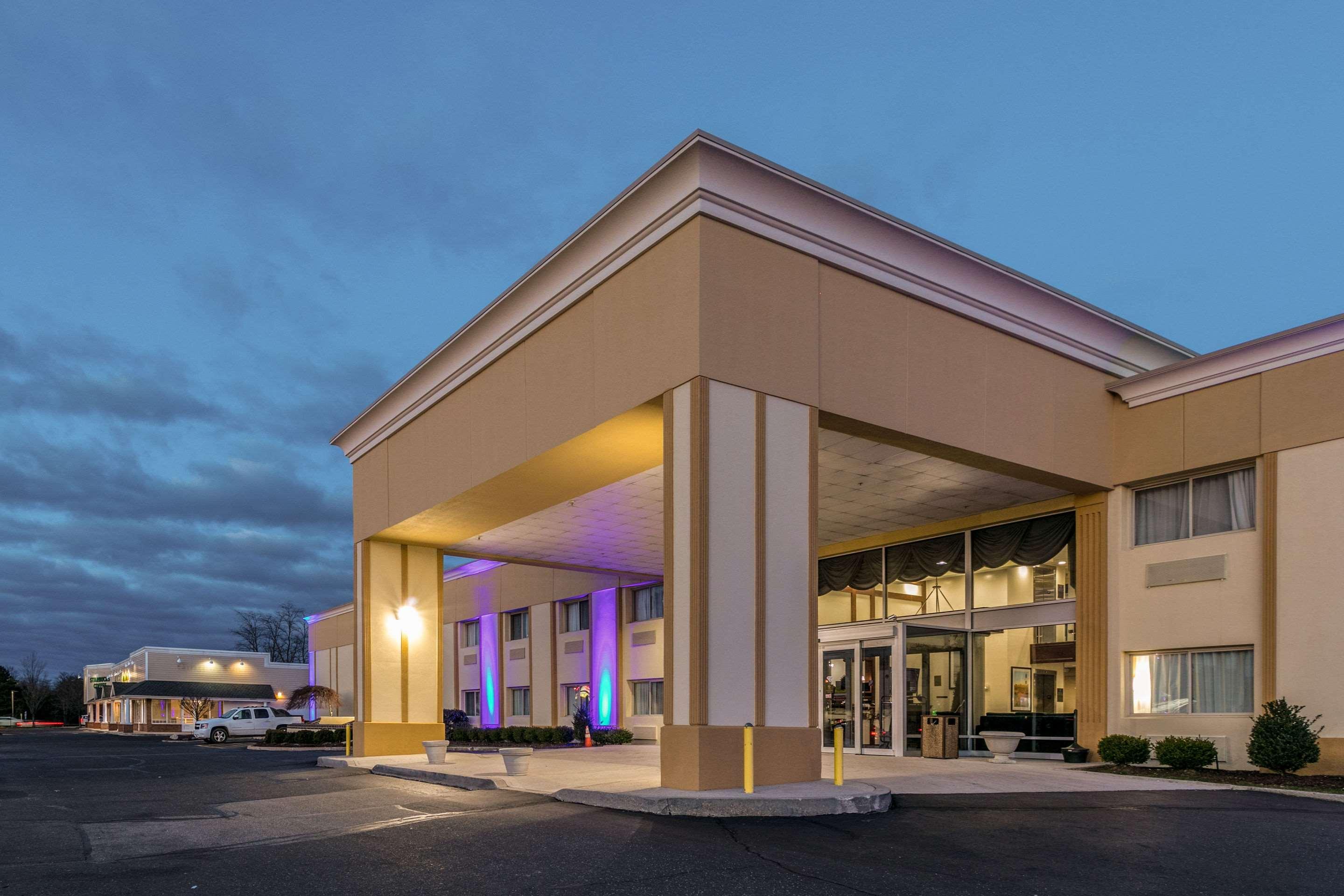 Comfort Inn Medford-Long Island Zewnętrze zdjęcie